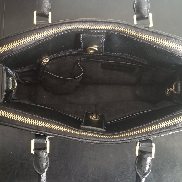 Michael Kors Black Handbag! - Picture 8 of 9